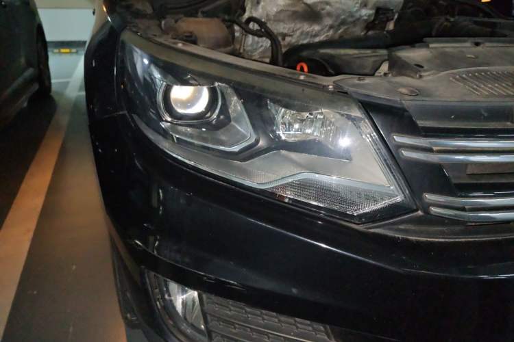 Used Volkswagen Tiguan 2013 1.8 TSI Automatic Two-Wheel Drive Comfort Edition Right Front Headlight