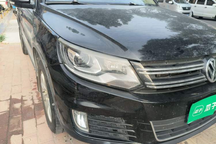 Used Volkswagen Tiguan 2013 1.8 TSI Automatic All-Wheel Drive Luxury Model Right Front Headlight