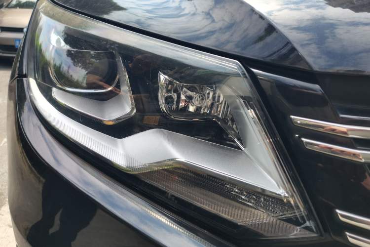 Used Volkswagen Tiguan 2013 1.8TSI Automatic Two-Wheel Drive Trend Edition Right Front Headlight