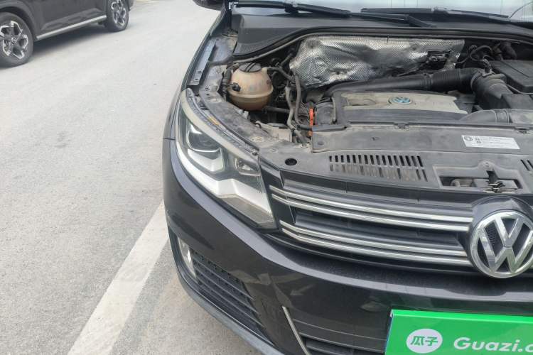 Used Volkswagen Tiguan 2013 2.0 TSI Automatic All-Wheel Drive Luxury Edition Right Front Headlight