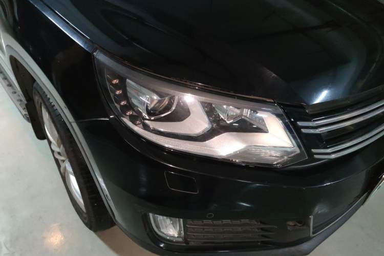 Used Volkswagen Tiguan 2013 2.0 TSI Automatic All-Wheel-Drive Flagship Edition Right Front Headlight