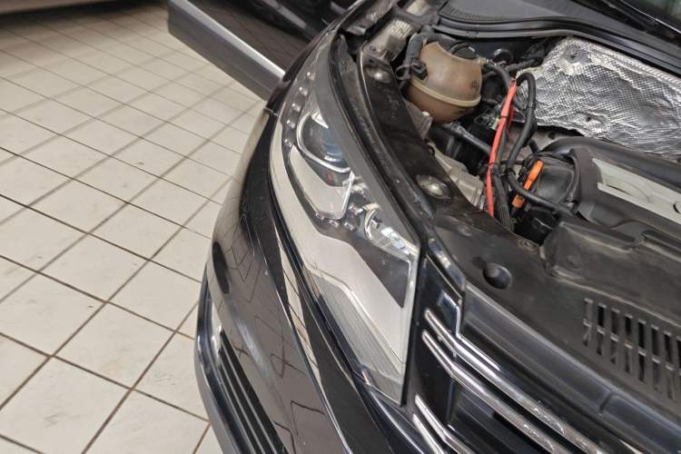 Used Volkswagen Tiguan 2013 2.0 TSI Automatic All-Wheel-Drive Flagship Edition Right Front Headlight