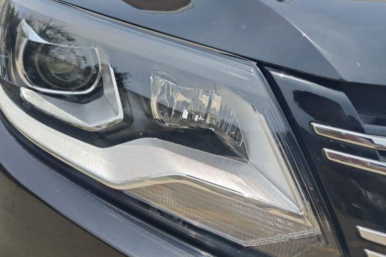 Used Volkswagen Tiguan 2013 1.8TSI Automatic Two-Wheel Drive Luxury Model Right Front Headlight