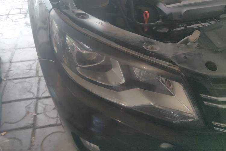 Used Volkswagen Tiguan 2013 1.8 TSI Automatic Two-Wheel Drive Comfort Edition Right Front Headlight