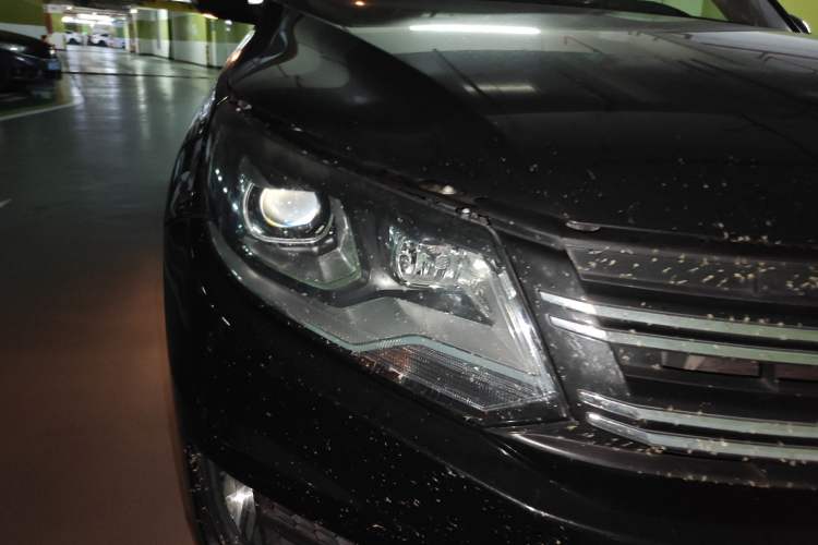 Used Volkswagen Tiguan 2013 2.0 TSI Automatic All-Wheel Drive Luxury Edition Right Front Headlight