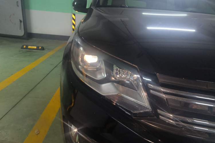 Used Volkswagen Tiguan 2013 1.8 TSI Automatic Two-Wheel Drive Comfort Edition Right Front Headlight