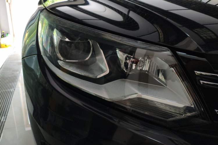 Used Volkswagen Tiguan 2013 1.8 TSI Automatic Two-Wheel Drive Comfort Edition Right Front Headlight