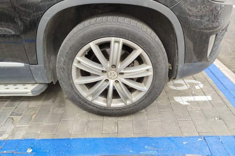 Used Volkswagen Tiguan 2013 2.0 TSI Automatic All-Wheel-Drive Flagship Edition Right Front Wheel Hub