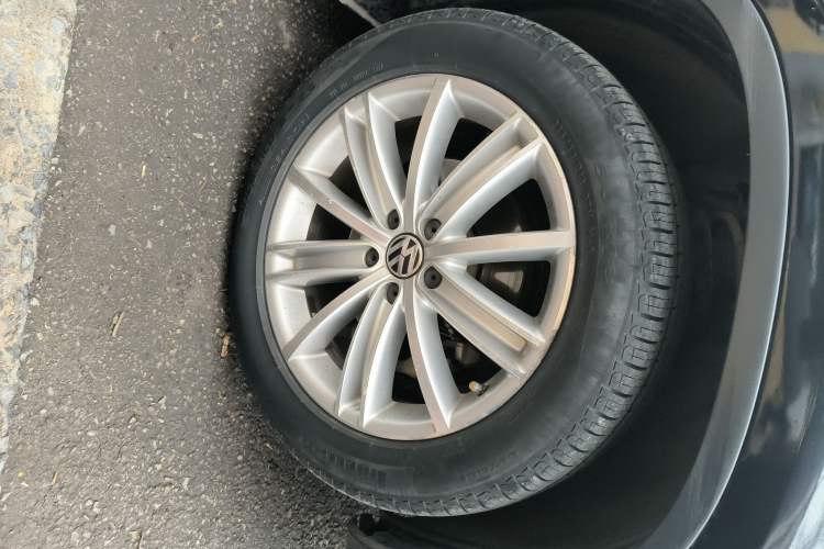 Used Volkswagen Tiguan 2013 2.0 TSI Automatic All-Wheel-Drive Flagship Edition Right Front Wheel Hub
