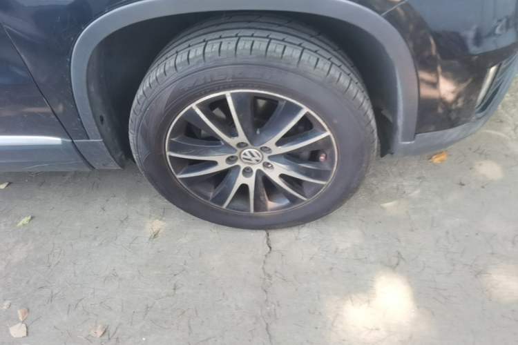 Used Volkswagen Tiguan 2013 1.8TSI Automatic Two-Wheel Drive Luxury Model Right Front Wheel Hub