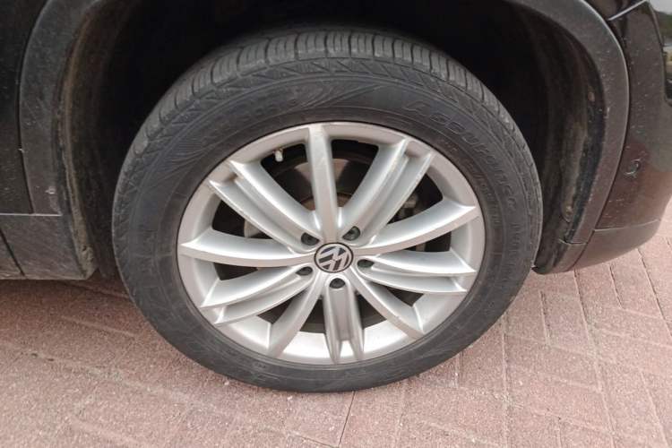 Used Volkswagen Tiguan 2013 2.0 TSI Automatic All-Wheel-Drive Flagship Edition Right Front Wheel Hub