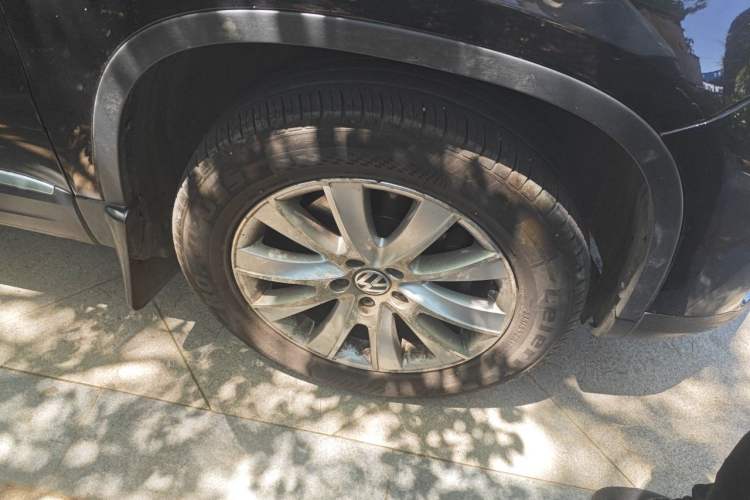 Used Volkswagen Tiguan 2013 2.0 TSI Automatic All-Wheel Drive Luxury Edition Right Front Wheel Hub