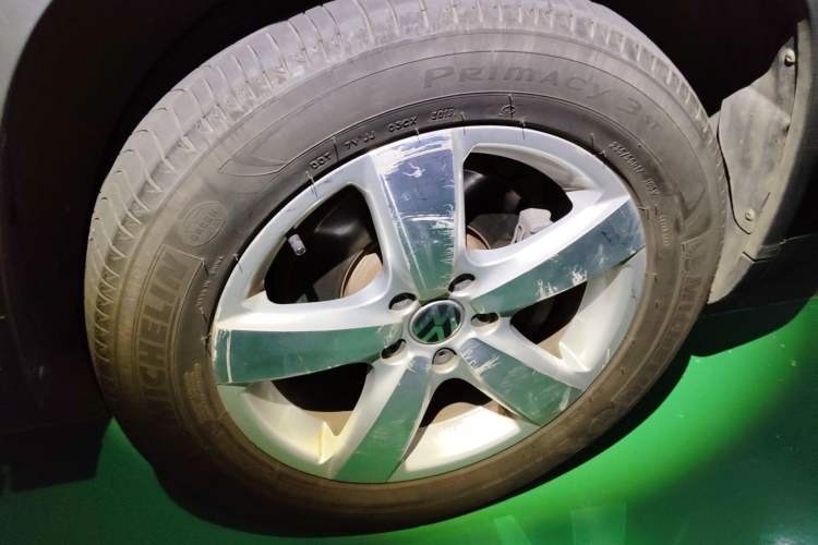 Used Volkswagen Tiguan 2013 1.8TSI Automatic All-Wheel-Drive Comfort Edition Right Front Wheel Hub