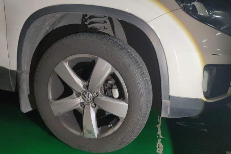 Used Volkswagen Tiguan 2013 1.8 TSI Automatic Two-Wheel Drive Comfort Edition Right Front Wheel Hub