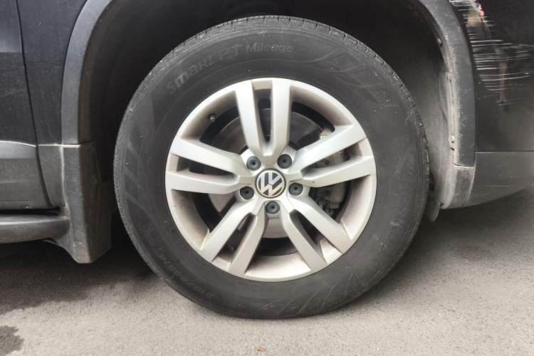 Used Volkswagen Tiguan 2013 1.8TSI Automatic Two-Wheel Drive Trend Edition Right Front Wheel Hub