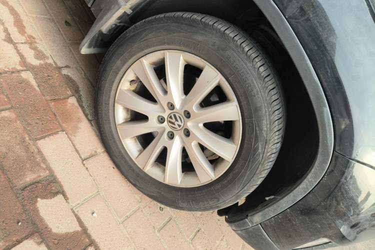 Used Volkswagen Tiguan 2013 1.8 TSI Automatic All-Wheel Drive Luxury Model Right Front Wheel Hub