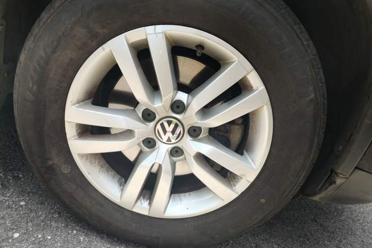 Used Volkswagen Tiguan 2013 1.8TSI Automatic Two-Wheel Drive Trend Edition Right Front Wheel Hub