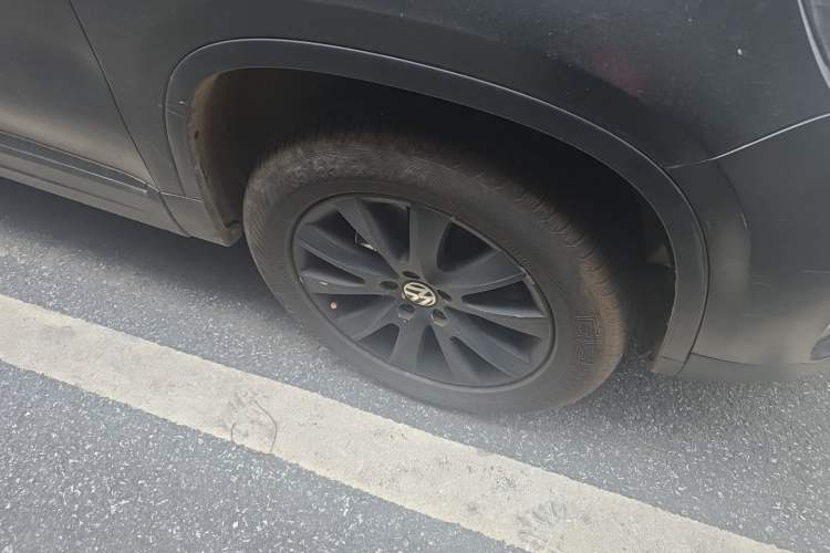 Used Volkswagen Tiguan 2013 1.8TSI Automatic Two-Wheel Drive Luxury Model Right Front Wheel Hub