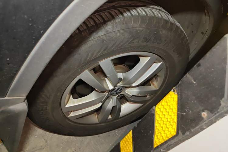 Used Volkswagen Tiguan 2013 1.8TSI Automatic Two-Wheel Drive Trend Edition Right Front Wheel Hub
