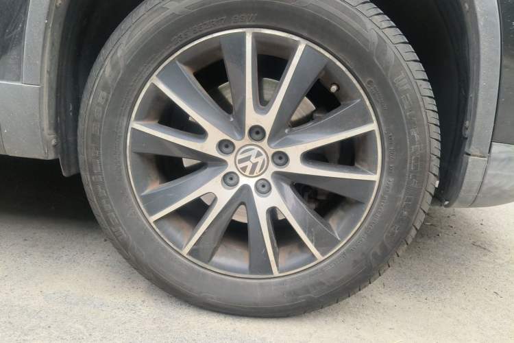 Used Volkswagen Tiguan 2013 2.0 TSI Automatic All-Wheel Drive Luxury Edition Right Front Wheel Hub