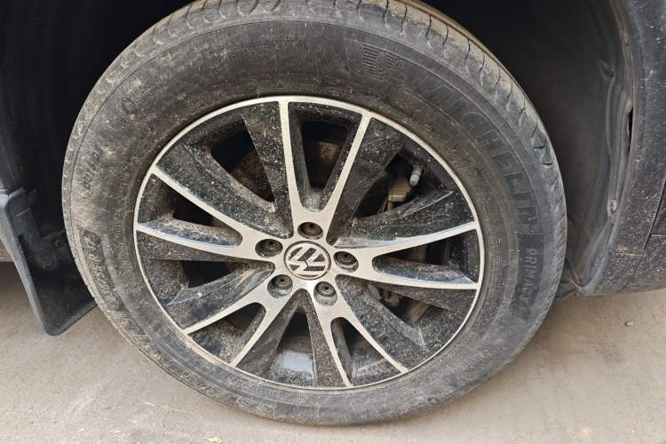 Used Volkswagen Tiguan 2013 1.8 TSI Automatic All-Wheel Drive Luxury Model Right Front Wheel Hub