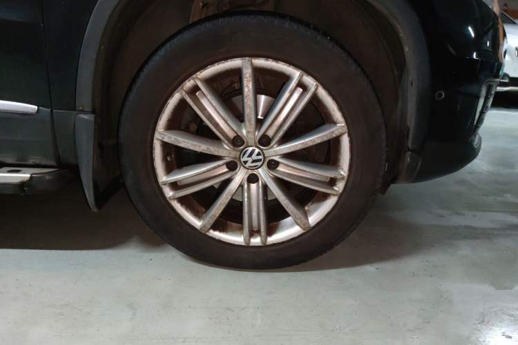 Used Volkswagen Tiguan 2013 2.0 TSI Automatic All-Wheel-Drive Flagship Edition Right Front Wheel Hub
