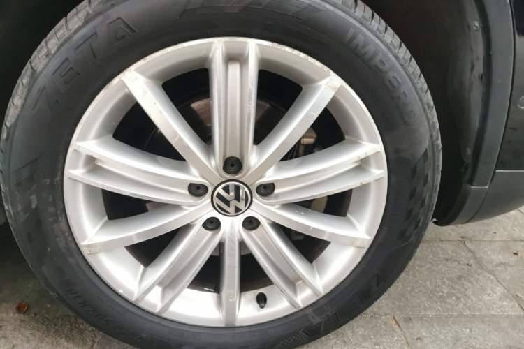 Used Volkswagen Tiguan 2013 2.0 TSI Automatic All-Wheel Drive Luxury Edition Right Front Wheel Hub