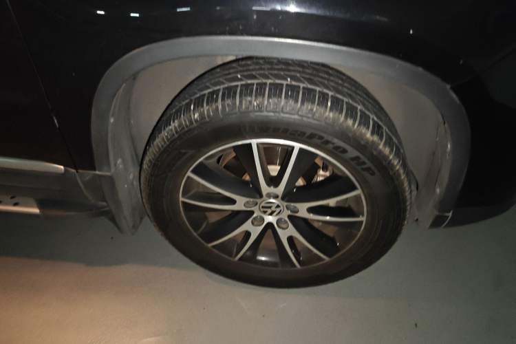 Used Volkswagen Tiguan 2013 2.0 TSI Automatic All-Wheel Drive Luxury Edition Right Front Wheel Hub