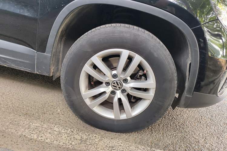 Used Volkswagen Tiguan 2013 1.8TSI Automatic Two-Wheel Drive Trend Edition Right Front Wheel Hub