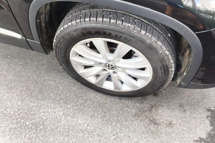 Used Volkswagen Tiguan 2013 1.8 TSI Automatic All-Wheel Drive Luxury Model Right Front Wheel Hub