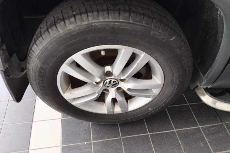 Used Volkswagen Tiguan 2013 1.8TSI Automatic Two-Wheel Drive Trend Edition Right Rear Wheel Hub