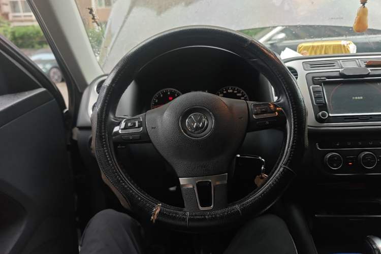 Used Volkswagen Tiguan 2013 1.8 TSI Automatic All-Wheel Drive Luxury Model Steering Wheel