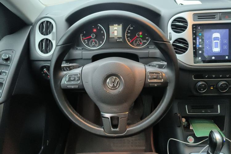 Used Volkswagen Tiguan 2013 2.0 TSI Automatic All-Wheel-Drive Flagship Edition Steering Wheel