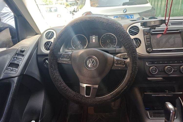 Used Volkswagen Tiguan 2013 1.8 TSI Automatic All-Wheel Drive Luxury Model Steering Wheel