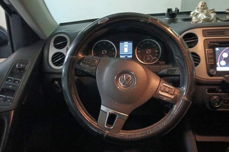 Used Volkswagen Tiguan 2013 2.0 TSI Automatic All-Wheel Drive Luxury Edition Steering Wheel