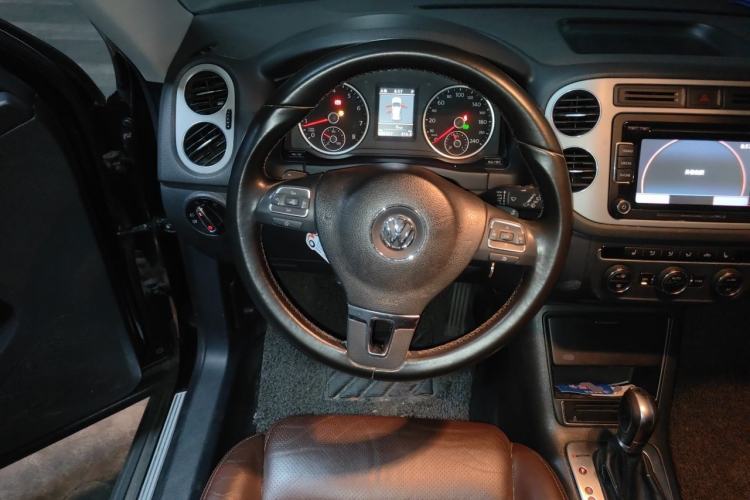 Used Volkswagen Tiguan 2013 1.8 TSI Automatic All-Wheel Drive Luxury Model Steering Wheel