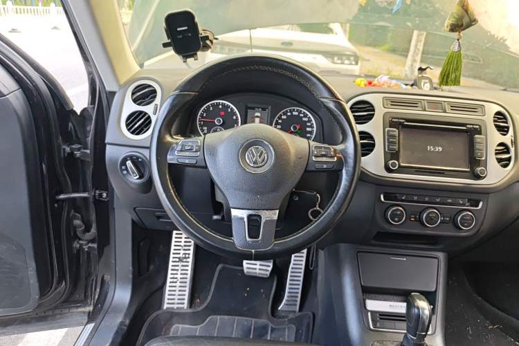 Used Volkswagen Tiguan 2013 1.8 TSI Automatic All-Wheel Drive Luxury Model Steering Wheel