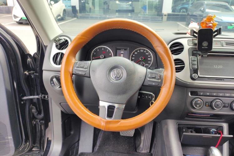 Used Volkswagen Tiguan 2013 2.0 TSI Automatic All-Wheel Drive Luxury Edition Steering Wheel