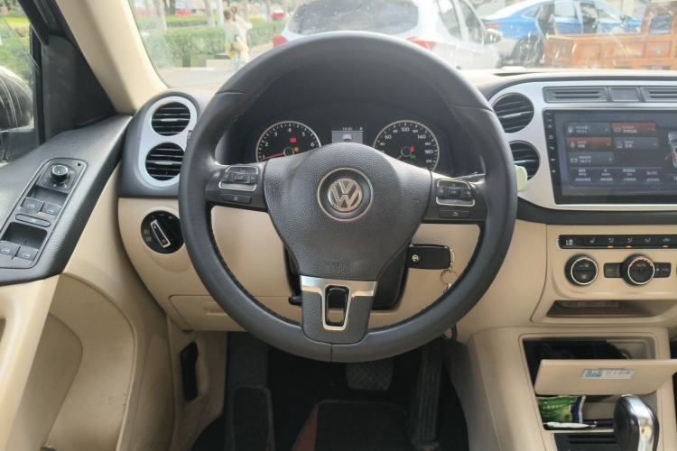 Used Volkswagen Tiguan 2013 1.8 TSI Automatic All-Wheel Drive Luxury Model Steering Wheel