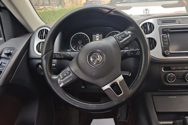 Used Volkswagen Tiguan 2013 1.8 TSI Automatic All-Wheel Drive Luxury Model Steering Wheel