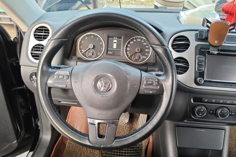 Used Volkswagen Tiguan 2013 1.8 TSI Automatic All-Wheel Drive Luxury Model Steering Wheel