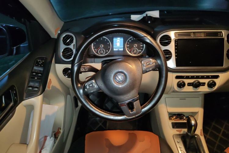 Used Volkswagen Tiguan 2013 1.8 TSI Automatic All-Wheel Drive Luxury Model Steering Wheel