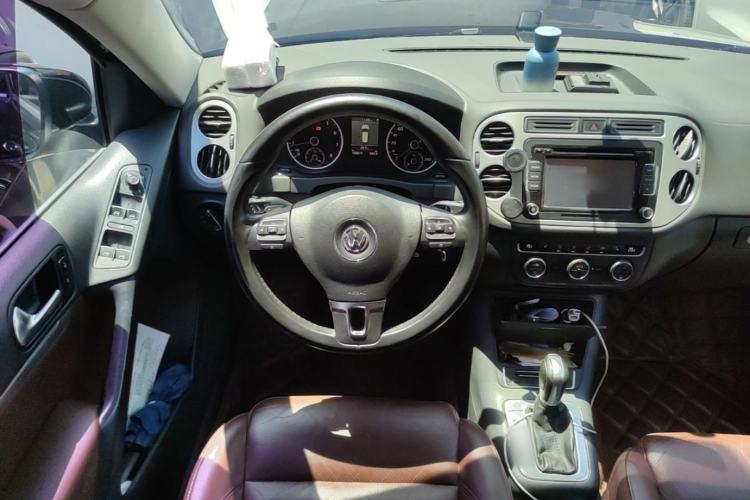 Used Volkswagen Tiguan 2013 1.8 TSI Automatic All-Wheel Drive Luxury Model Steering Wheel