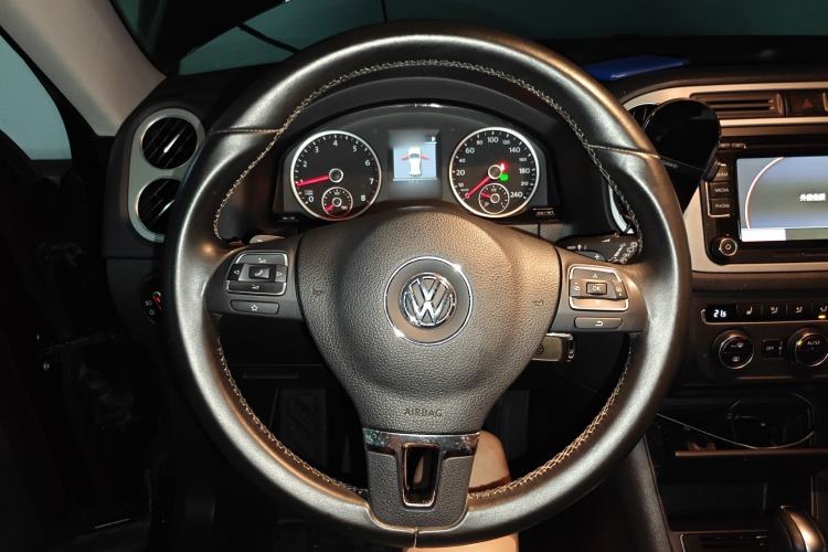 Used Volkswagen Tiguan 2013 2.0 TSI Automatic All-Wheel Drive Luxury Edition Steering Wheel