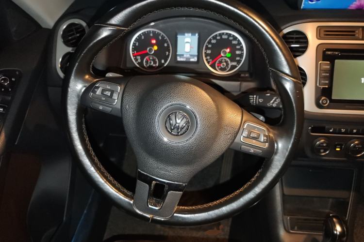 Used Volkswagen Tiguan 2013 2.0 TSI Automatic All-Wheel Drive Luxury Edition Steering Wheel