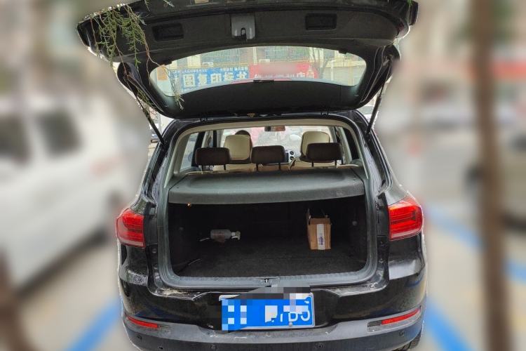 Used Volkswagen Tiguan 2013 2.0 TSI Automatic All-Wheel-Drive Flagship Edition Trunk
