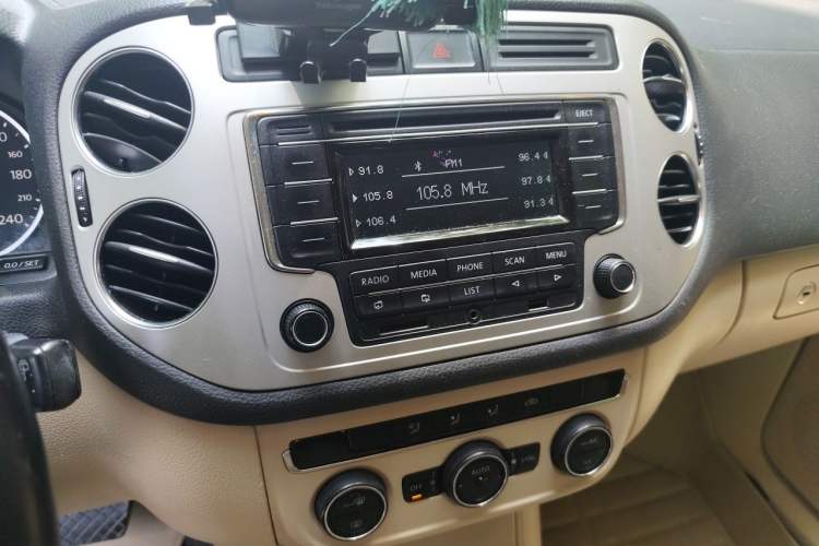 Used Volkswagen Tiguan 2013 1.8 TSI Automatic Two-Wheel Drive Comfort Edition Audio And AC Panel