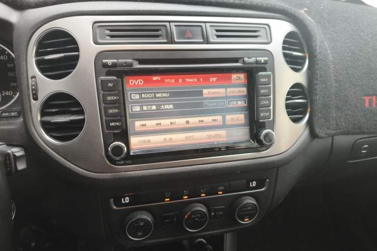 Used Volkswagen Tiguan 2013 1.4 TSI Manual Two-Wheel Drive BlueMotion Edition Audio And AC Panel