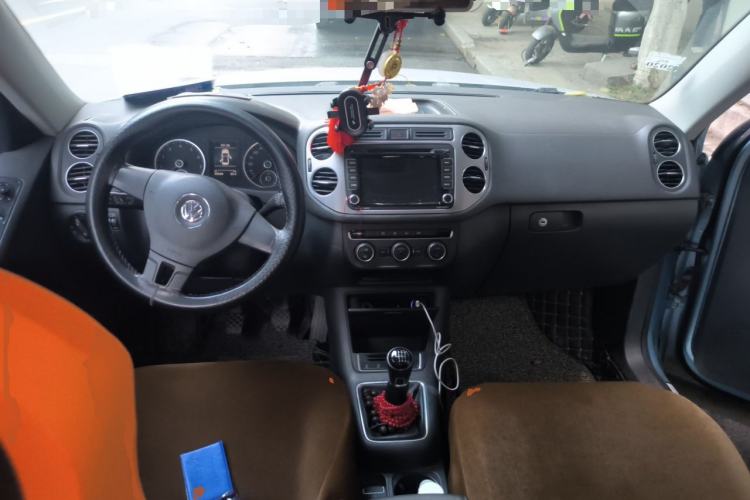 Used Volkswagen Tiguan 2013 1.4 TSI Manual Two-Wheel Drive BlueMotion Edition Center Console