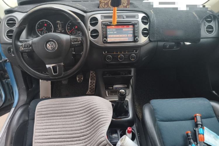 Used Volkswagen Tiguan 2013 1.4 TSI Manual Two-Wheel Drive BlueMotion Edition Center Console